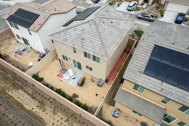 Building Photo - Spacious 4 Bedroom, 2.5 Bathroom Home with...