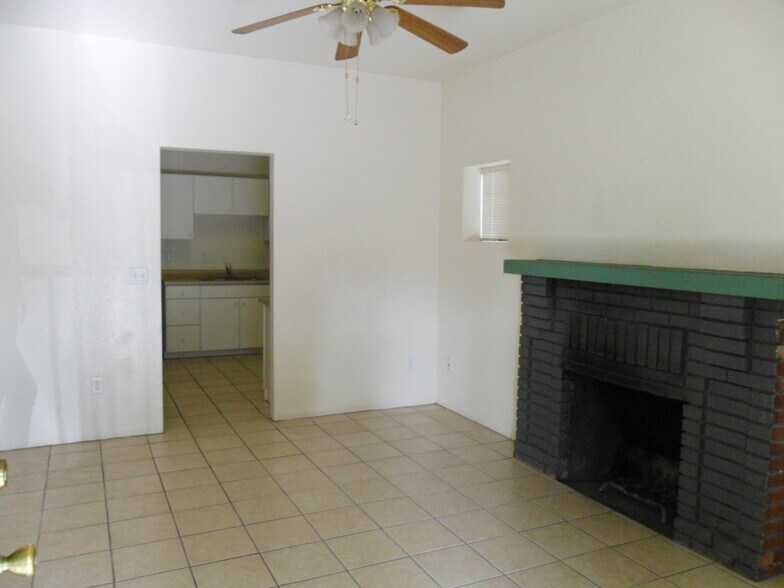 Primary Photo - 1327 N Park Ave