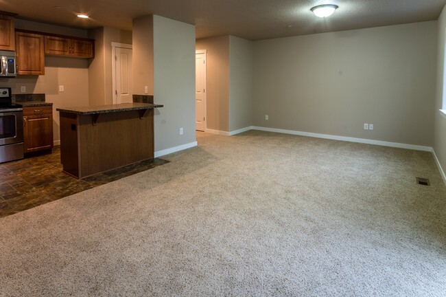 Building Photo - 5919 NE 71st Ct