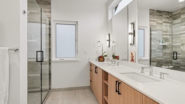 Building Photo - 3Bd/2.25Ba Seattle Townhouse