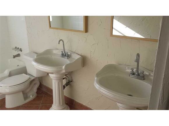 Building Photo - 20322 NE 14th Ct