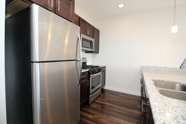 Building Photo - 4447 N Kedzie Ave