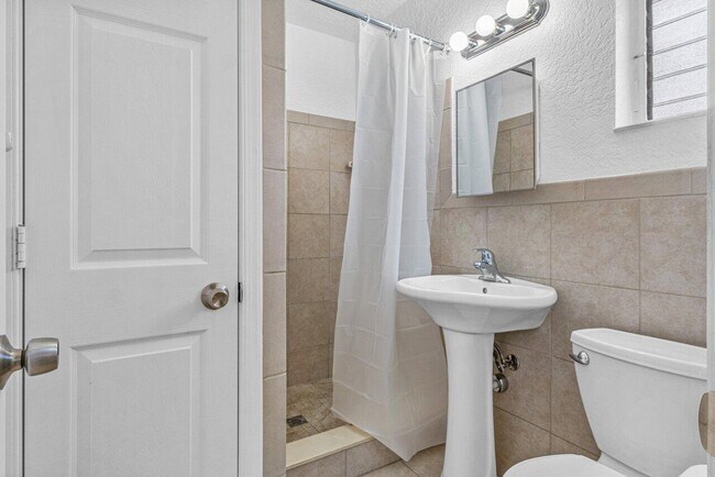 Building Photo - 751 Hummingbird Way