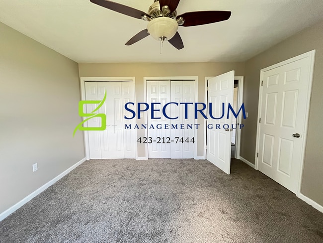 Building Photo - 3 bedroom 2 bath single family home