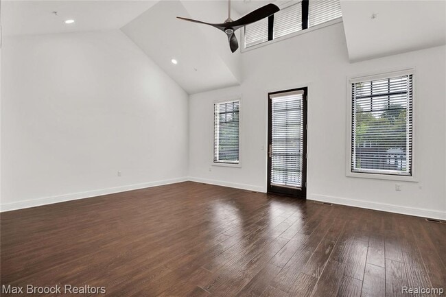 Building Photo - 431 S Eton St