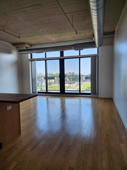 Building Photo - 1525 S Sangamon St