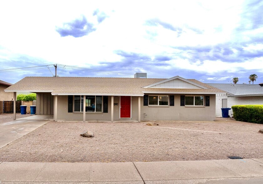 Front - 1728 E Laguna Dr