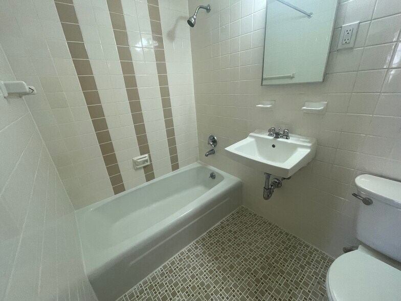 Primary Photo - 173 Beacon St