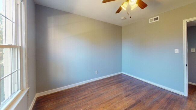Building Photo - Newly Updated Silver Spring Three Bedroom ...