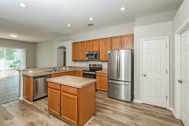 Building Photo - 5652 Sycamore Canyon Dr