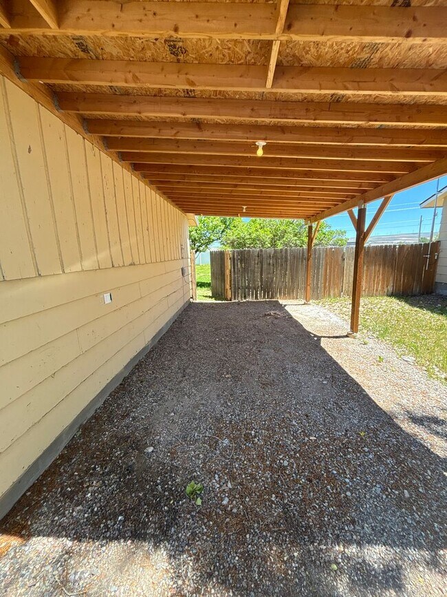Building Photo - Charming 3 Bed, 1 Bath Home in Idaho Falls!