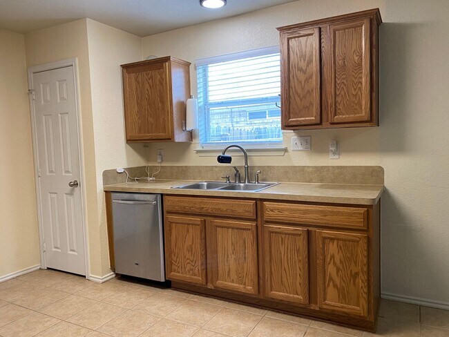 Building Photo - 206 Burnham Dr
