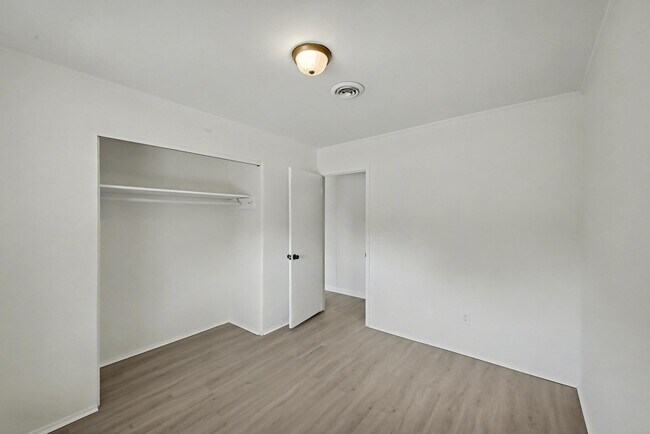 Building Photo - 2709 Lumpkin Rd