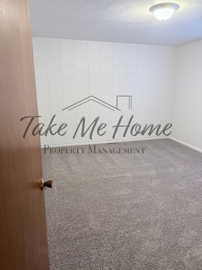 Building Photo - Charming 2-Bed, 1-Bath Home for Rent in All-Brick Fourplex