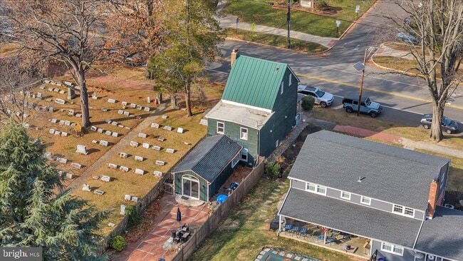 Building Photo - 406 Kings Hwy E