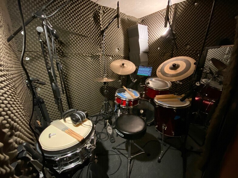 Isolated drum recording room with acoustic treatment - 20 Victoria Way