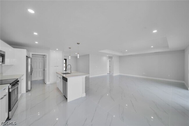 Building Photo - 2001 NW 20th St