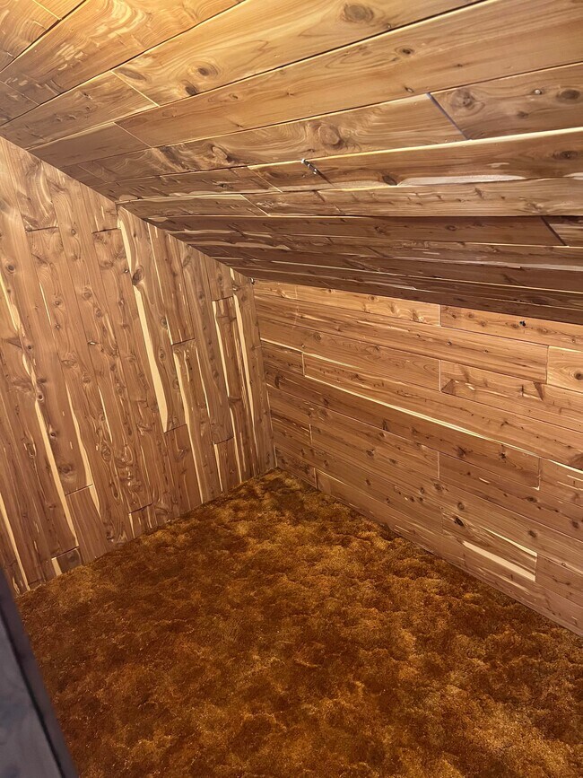 Building Photo - 737 Florence St