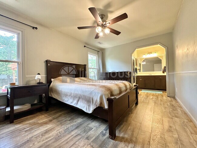 Building Photo - 3533 Bernies Ct N
