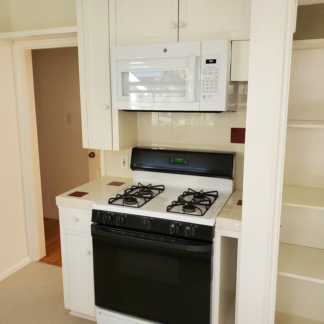 Building Photo - 847 12th St