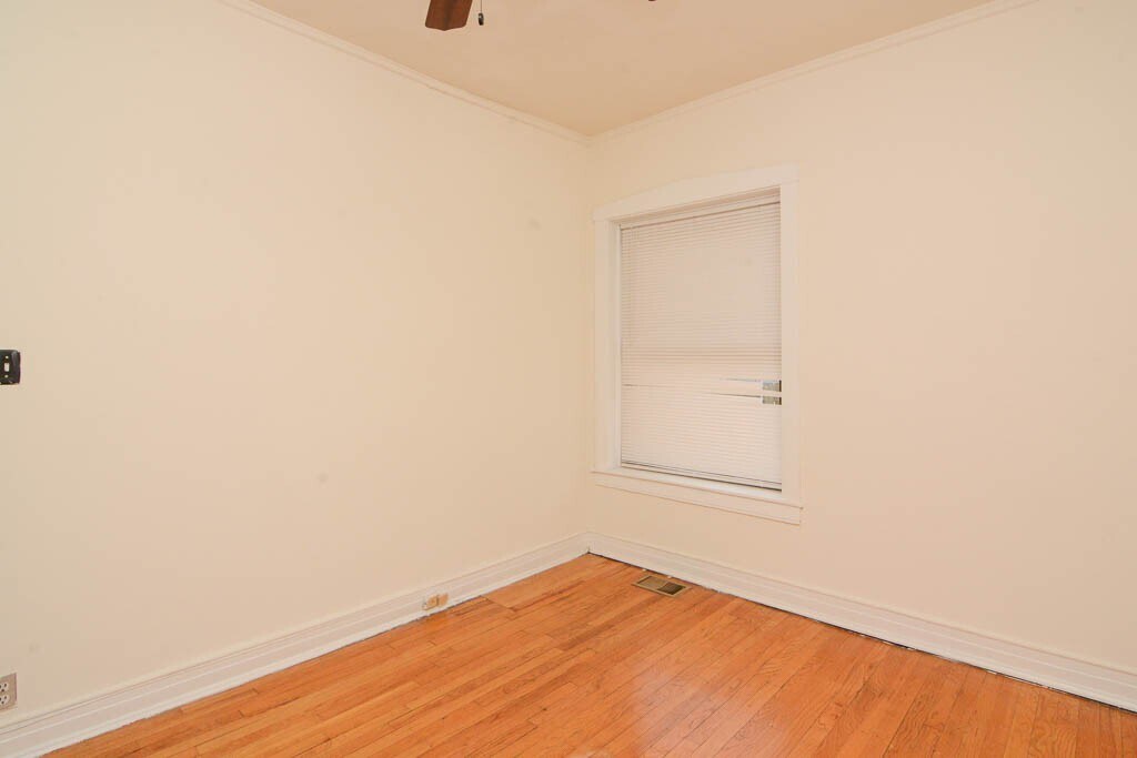 Building Photo - 834 W Waveland Ave