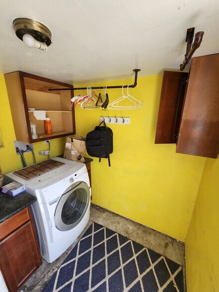 Building Photo - 3549 Highland Ave