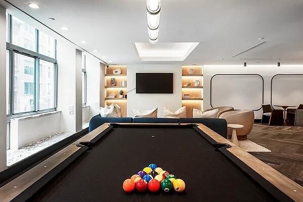 Building Photo - 260 W 26th St