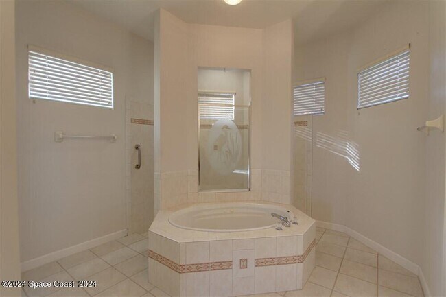 Building Photo - 2300 Brightwood Cir