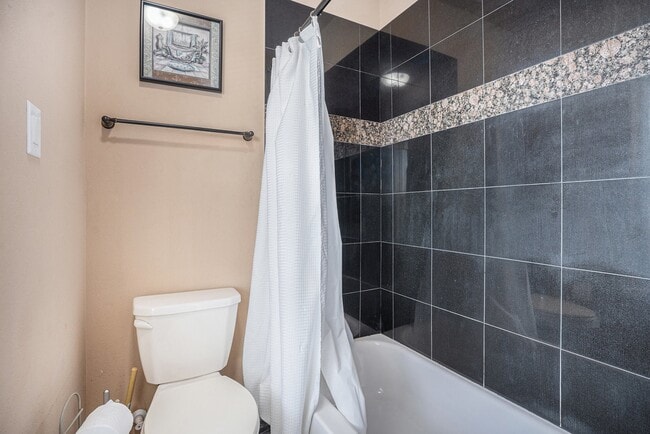 Building Photo - 1333 N Meyer Ave