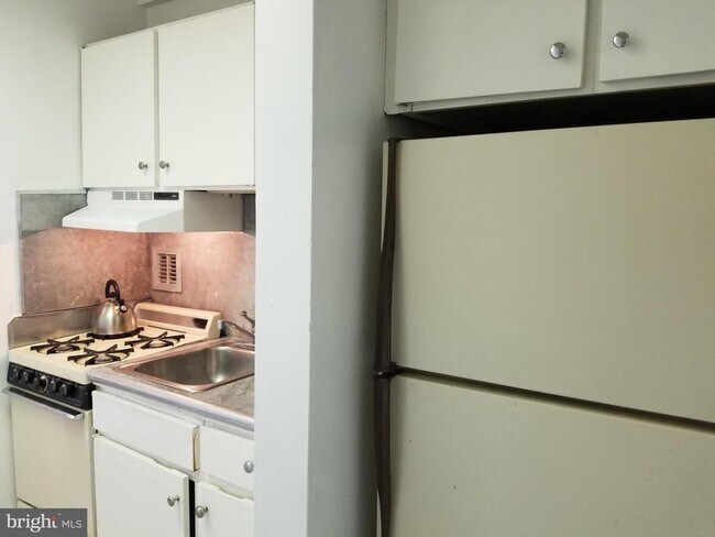 Building Photo - 1011 Arlington Blvd