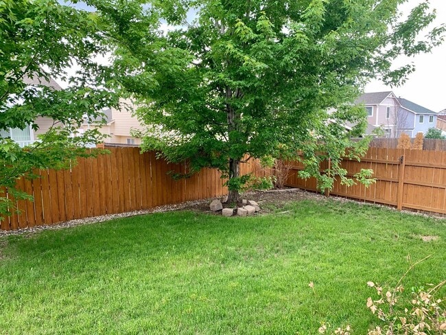 Building Photo - Beautiful Stetson Hills 3 Bedroom