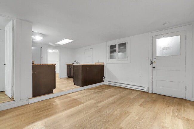 Building Photo - $1,395.00 - 2 Beds, 1 Bath, Condo in Denve...