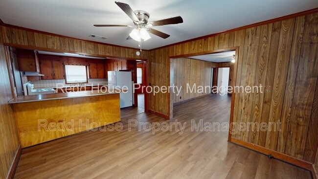 Building Photo - 107 Metcalf St