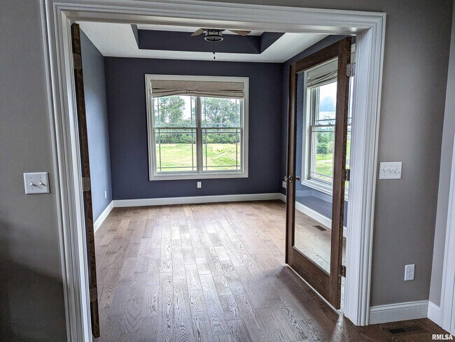 Building Photo - 285 Madison Dr