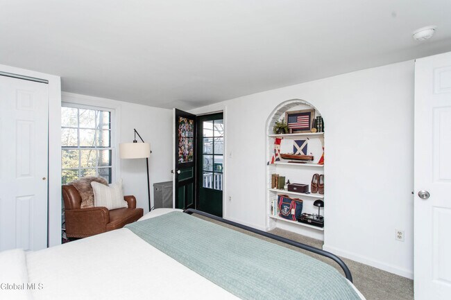 Building Photo - 590 N Broadway