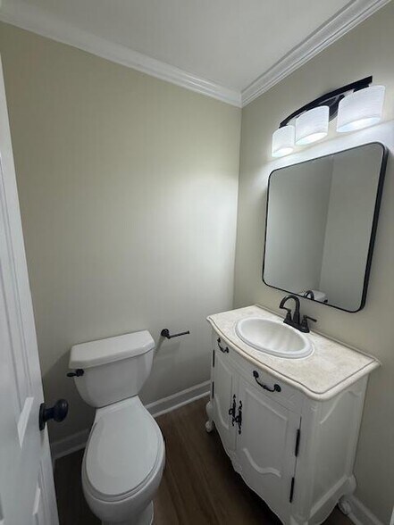 Building Photo - 4079 Village Dr