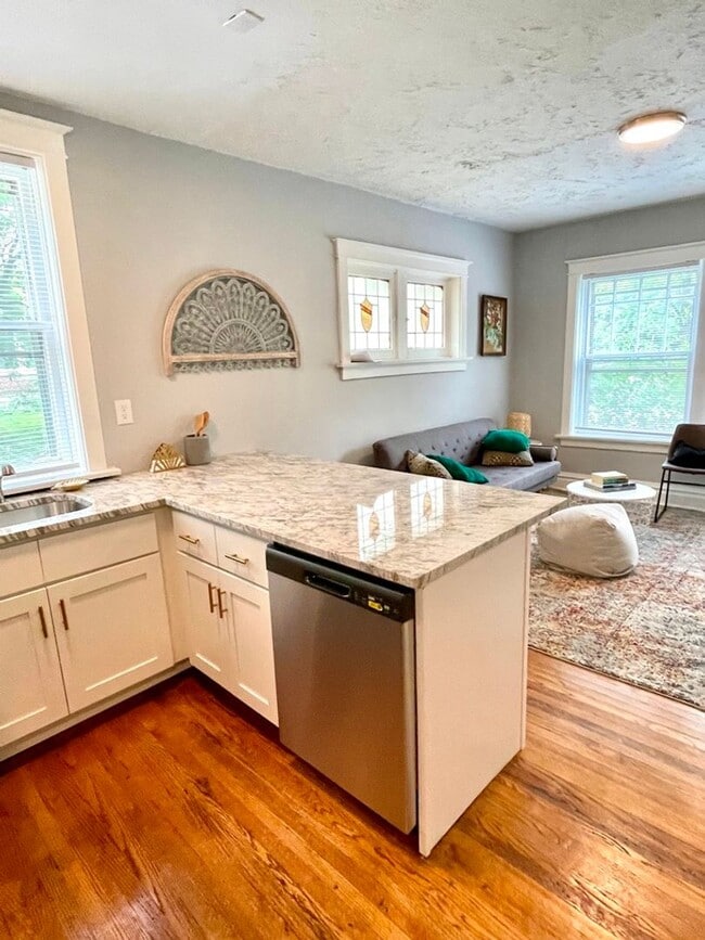 Building Photo - 4560 Flad Ave