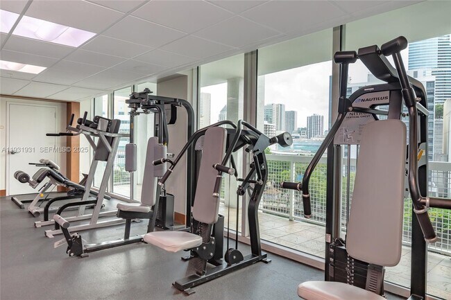 Building Photo - 31 SE 5th St