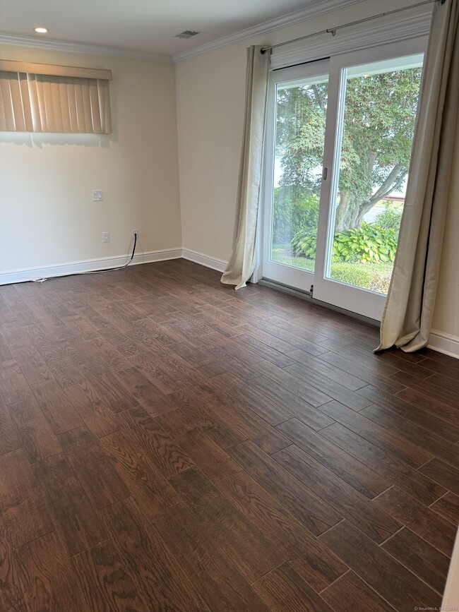 Building Photo - 267 Weed Ave