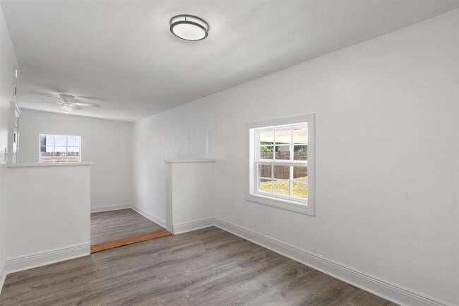 Building Photo - 1125 Christie Dr