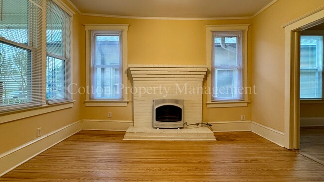 Building Photo - 315 S 15th St