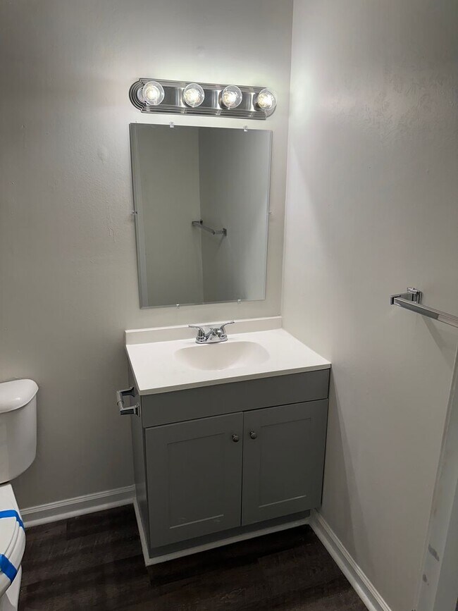 Building Photo - Pet Friendly Home in Vine Grove!