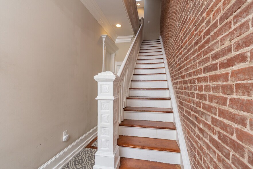 4 bedroom/3 bathroom, first floor staircase - 403 P St NW