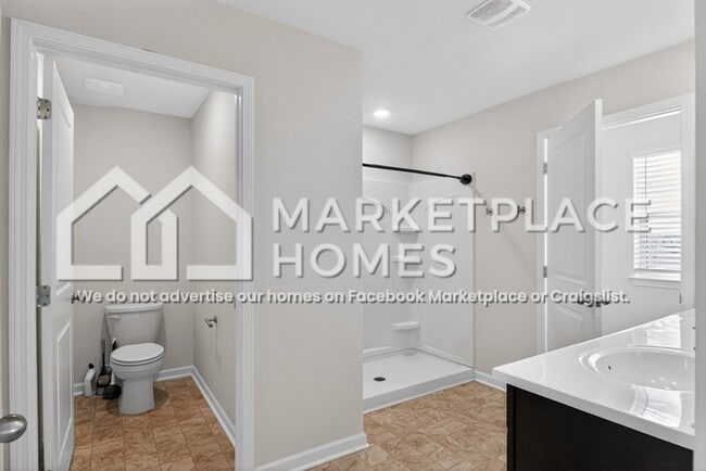 Building Photo - 829 Greene Mdw Dr