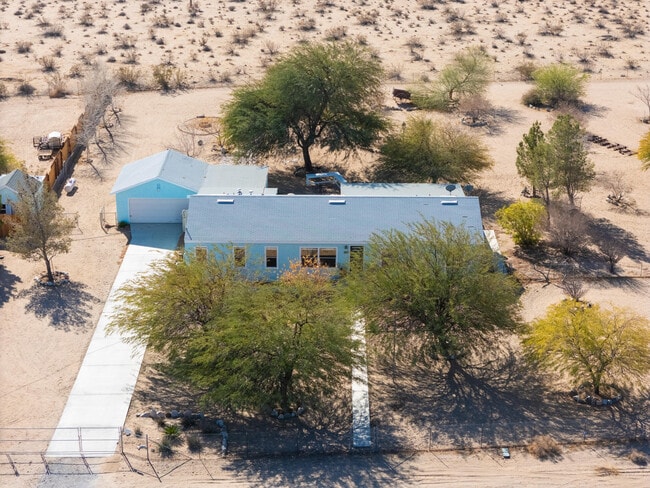 Building Photo - 62851 Aberdeen Dr
