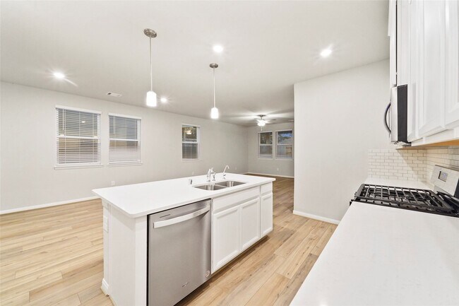 Building Photo - 18516 Amber Pine Ct