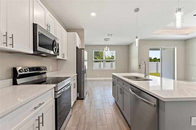 Building Photo - 326 Royal Palm Wy