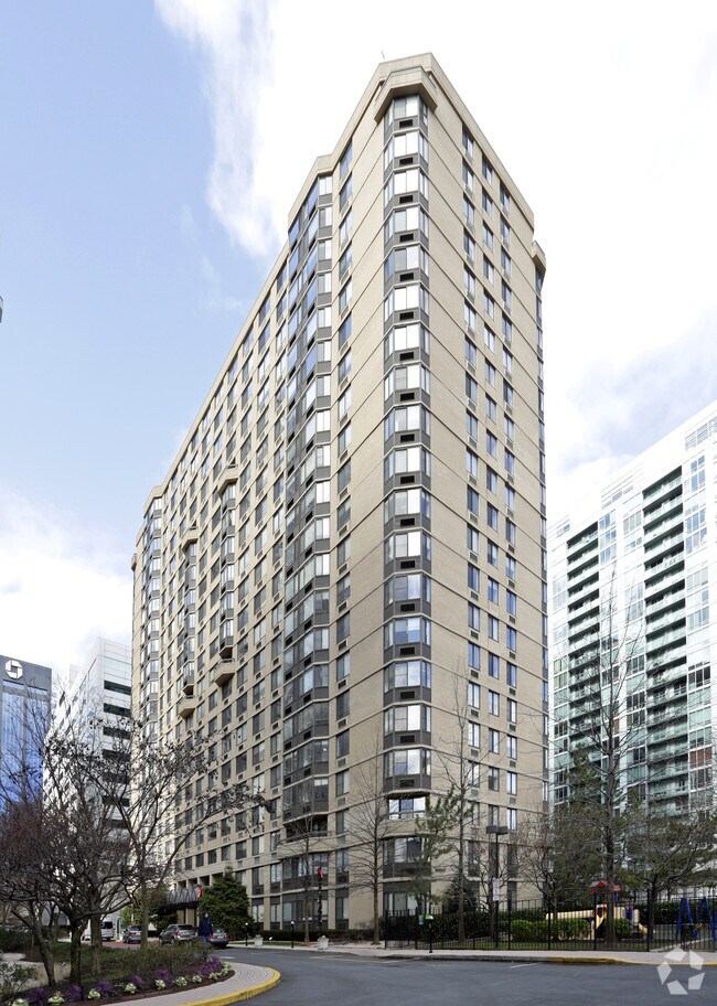 Primary Photo - Waterside Square North