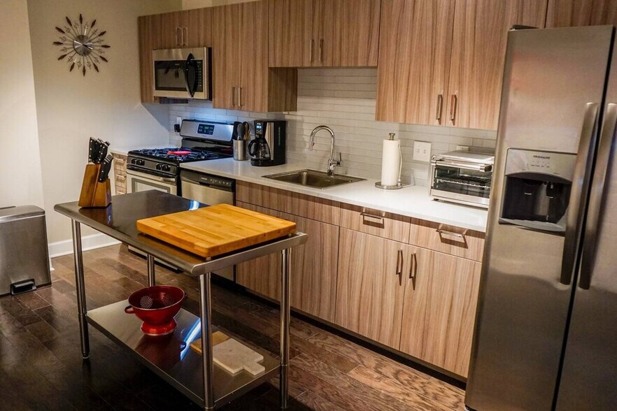 Building Photo - 256 E Main St