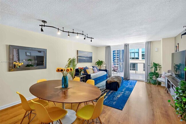 Building Photo - 1200 Brickell Bay Dr